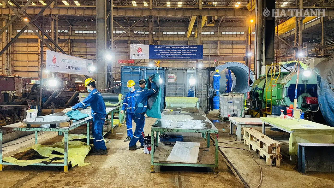 Hà Thanh thi công lót dán cao su tại nhà máy chế tạo ống và bồn lớn