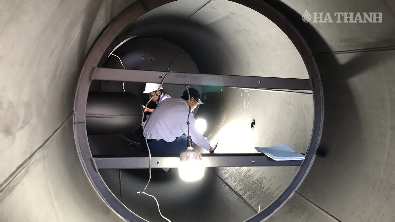 Lớp lót cao su cứng, láng, mịn