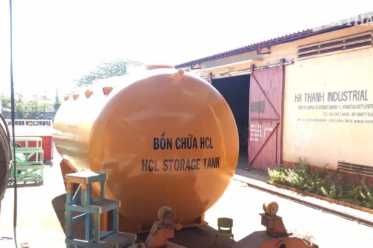 Phục hồi lại bồn HCl 32% và NaOH bị ăn mòn và thay bằng cao su cứng E-7 5mm lưu hóa trong nồi hấp